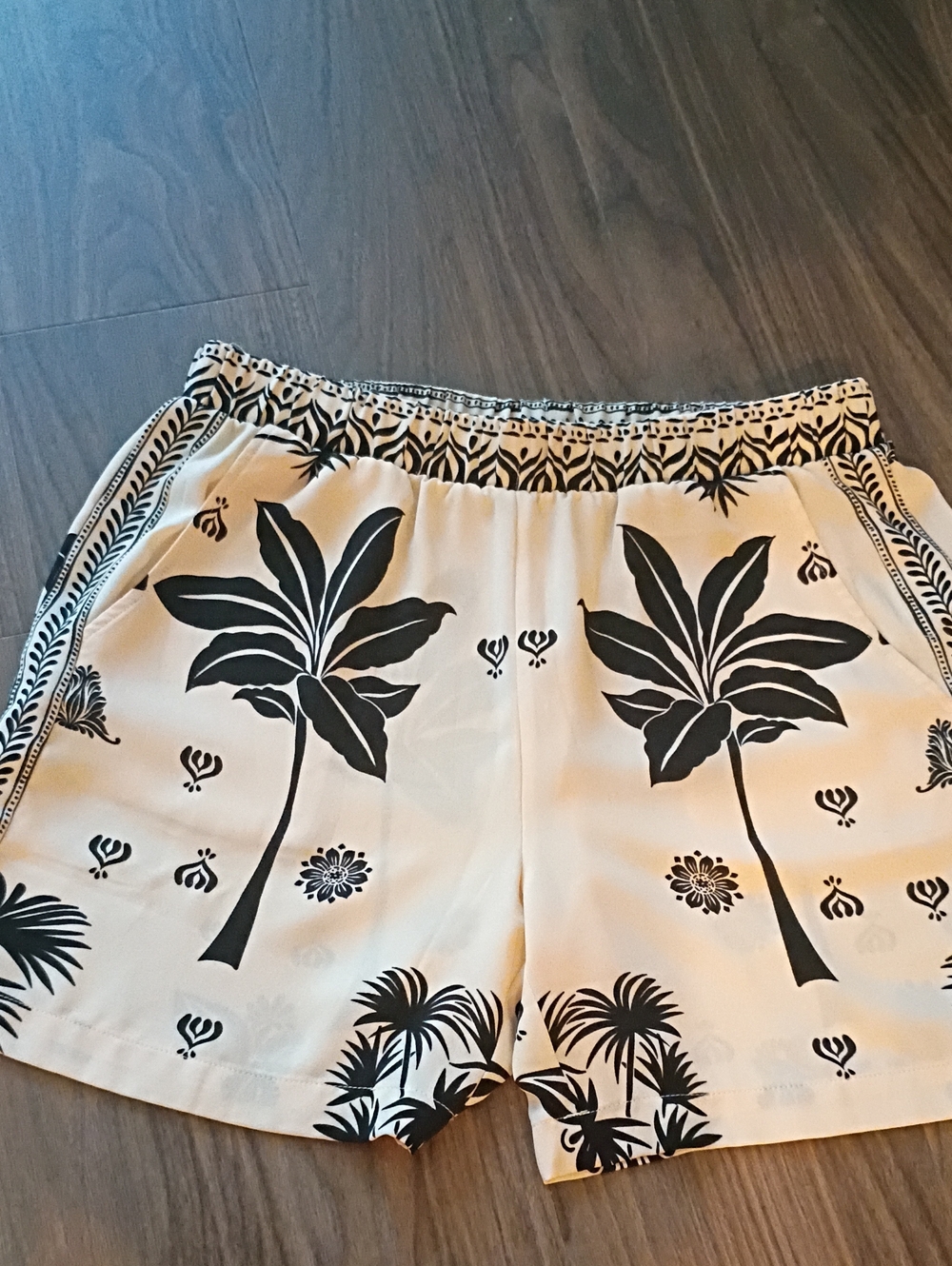 CAbi Black Palm-Print Cream Athletic Shorts.  15" Waist And 5" Inseam